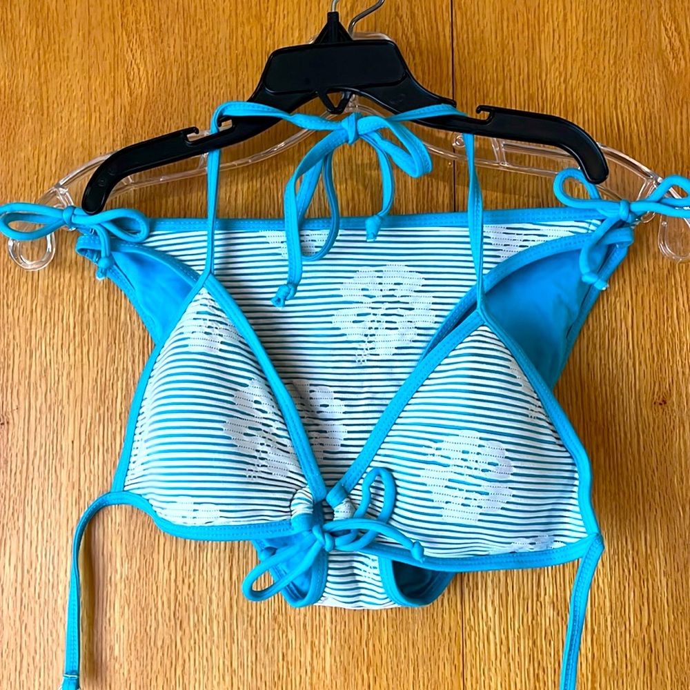 No Boundaries Aqua white floral laser cut string bikini S top M bottom VGUC